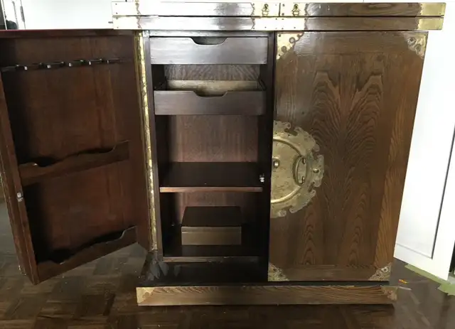 Vintage Liquor Cabinet in Hutches & Display Cabinets in City of Toronto - Image 2