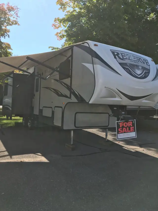 2017 REZERVE CROSSROADS …..NEW PRICE $ 26000 in Travel Trailers & Campers in Barrie - Image 3