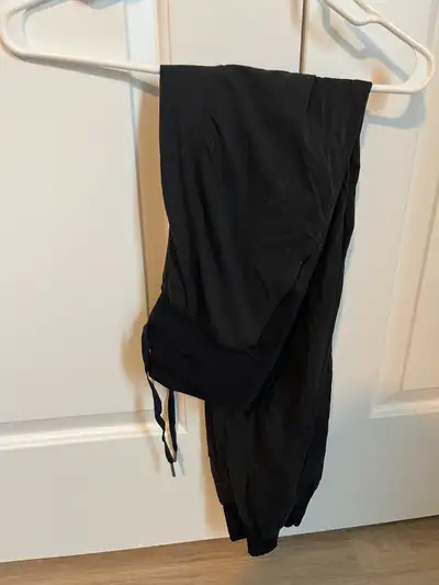 Woman’s Lululemon pants, View more