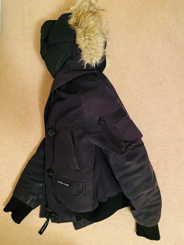 Canada Goose XXS Bomber in Women's - Tops & Outerwear in City of Toronto - Image 6