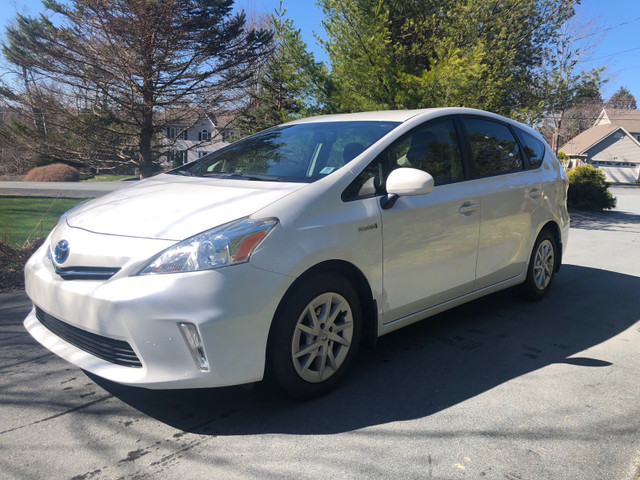 2014 Toyota Prius V in Cars & Trucks in Bedford