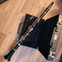 Bundy Resonite 577 clarinet in case repadded