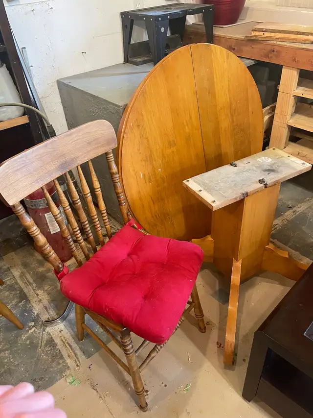 Pine dining table and chairs in Dining Tables & Sets in Bedford - Image 2