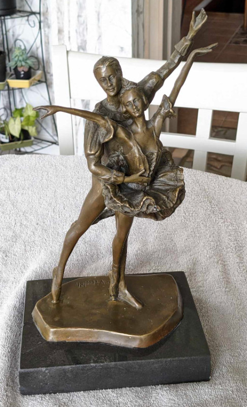 ALDO VITALEH XXe Siècle, SCULPTURE EN BRONZE de 12'', SIGNÉ dans Art et objets de collection  à Lévis