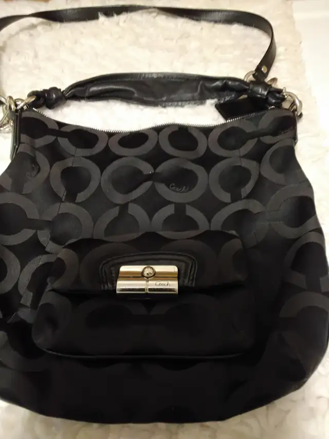 Authentic  vintage  coach  bag excellent condition leather in Women's - Bags & Wallets in Ottawa - Image 2