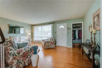 3 bedroom Main floor house - $2000