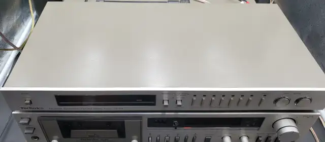 VINTAGE TECHNICS SYSTEM SU-V4 AMP & ST-S3 TUNER in Stereo Systems & Home Theatre in Markham / York Region - Image 3