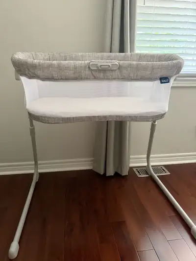 HALO bassinet flex $70 give out 1 mattress protector 2 bed sheet, View more