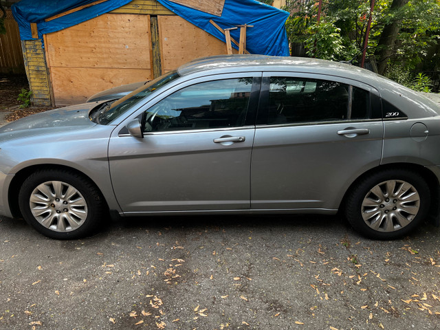 2013 Chrysler 200 mind condition low mileage in Cars & Trucks in City of Toronto - Image 2