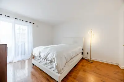 $700 – Roomate | 5 appliances included | Heat pump & air exchanger 2085 Wilson avenue Well-located u...
