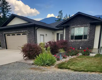 5 Acres with 2 homes. Main home built in 2015/16, 4 bdrms , 3 bathrms, approx 2900 sq ft, features 9...