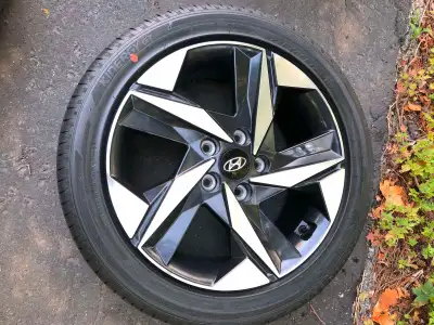 Selling Hyundai Elantra Brand New Hankook all season tires 225/45R17 on Brand New Hyundai Alloy rims...