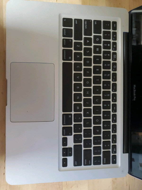 Like New Condition Macbook Pro 13 mid 2010 with new battery in Laptops in City of Toronto - Image 3