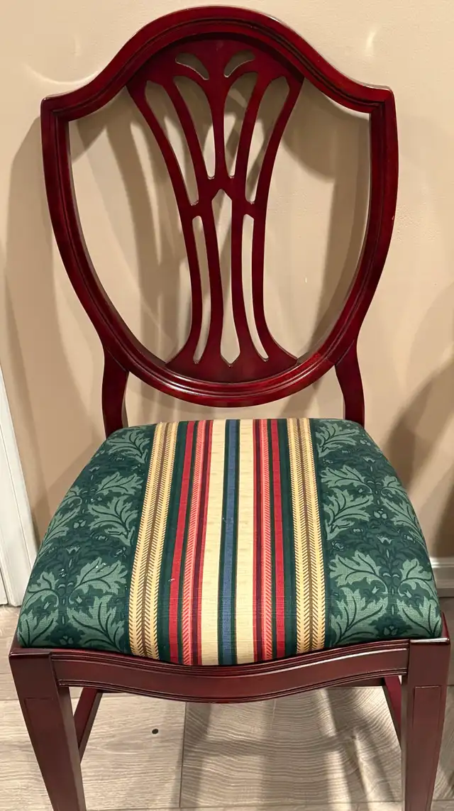 Solid Wood Dining Chairs – Set of 6 in Chairs & Recliners in Markham / York Region - Image 4