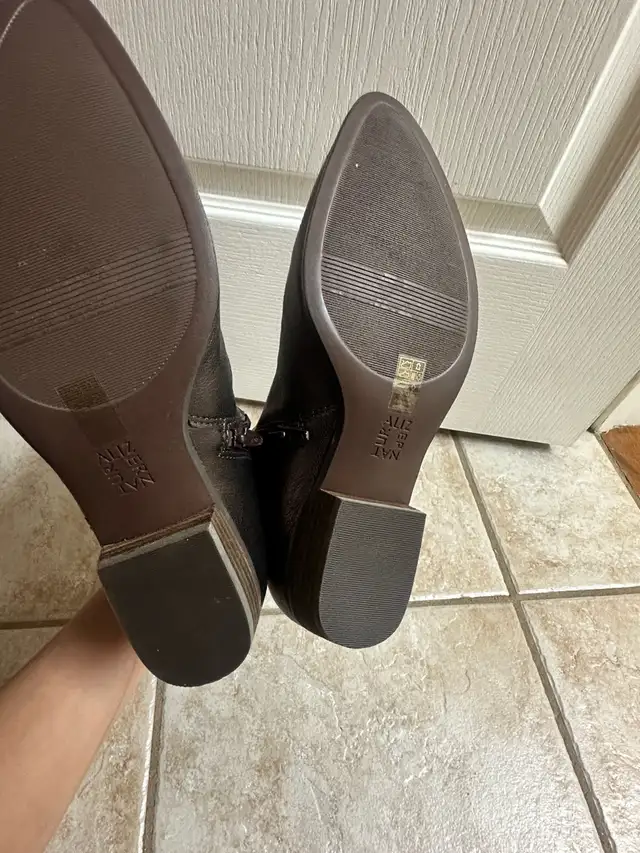 UGG Women’s Winter Boots,shoes,Ankle Bootie &Flats in Women's - Shoes in Mississauga / Peel Region - Image 6