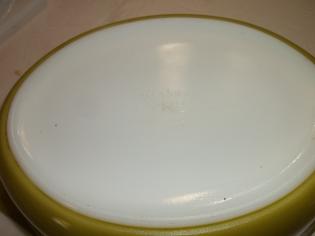 Verde Pyrex casserole bowl in Kitchen & Dining Wares in Chatham-Kent - Image 2