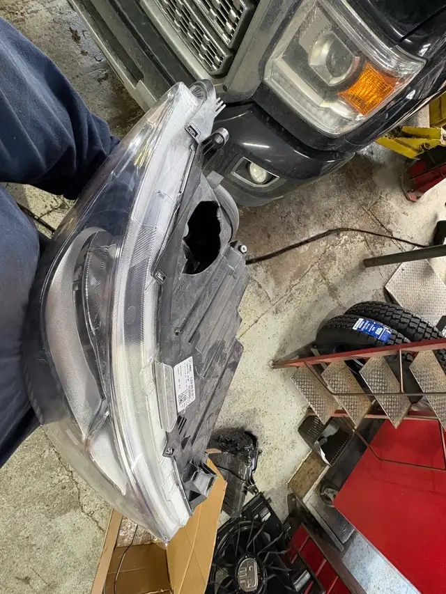 Front headlights for Mercedes Sprinter 2024 in Auto Body Parts in Mississauga / Peel Region - Image 6