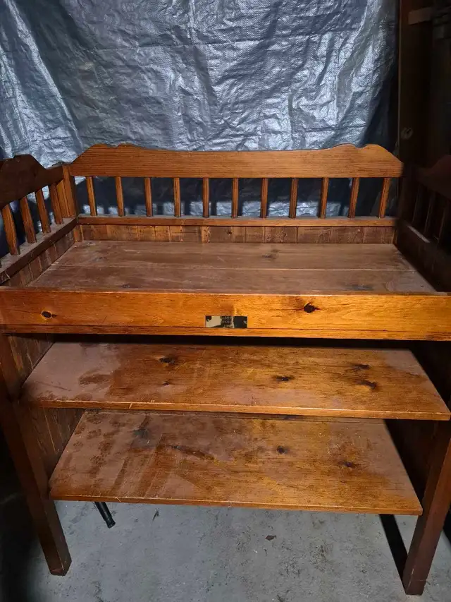 Handmade vintage crib and change table in Cribs in Mississauga / Peel Region - Image 5