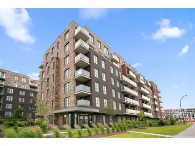 Modern 3 years new condo on the fourth floor located in Bois-Franc Curtiss Bravo! project de Sotramo...