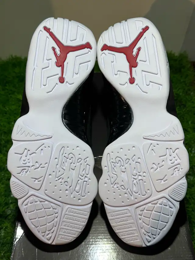 Size 9.5 - Air Jordan 9 OG Space Jam (2010) in Men's Shoes in Mississauga / Peel Region - Image 3