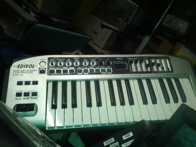 ROLAND EDIROL MIDI KEYBOARD CONTROLLER PCR-30 with usb MANY other keyboards alsp upto 88key LES PRIX...