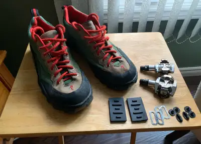 Specialized Rock Hopper Mountain Bike Clip Pedal shoes and Clip pedals In very good shape. Sized 11