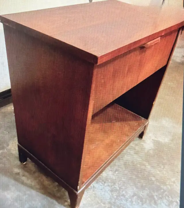 Midcentury Modern Night stand (Handle needs TLC) in Dressers & Wardrobes in Calgary - Image 3