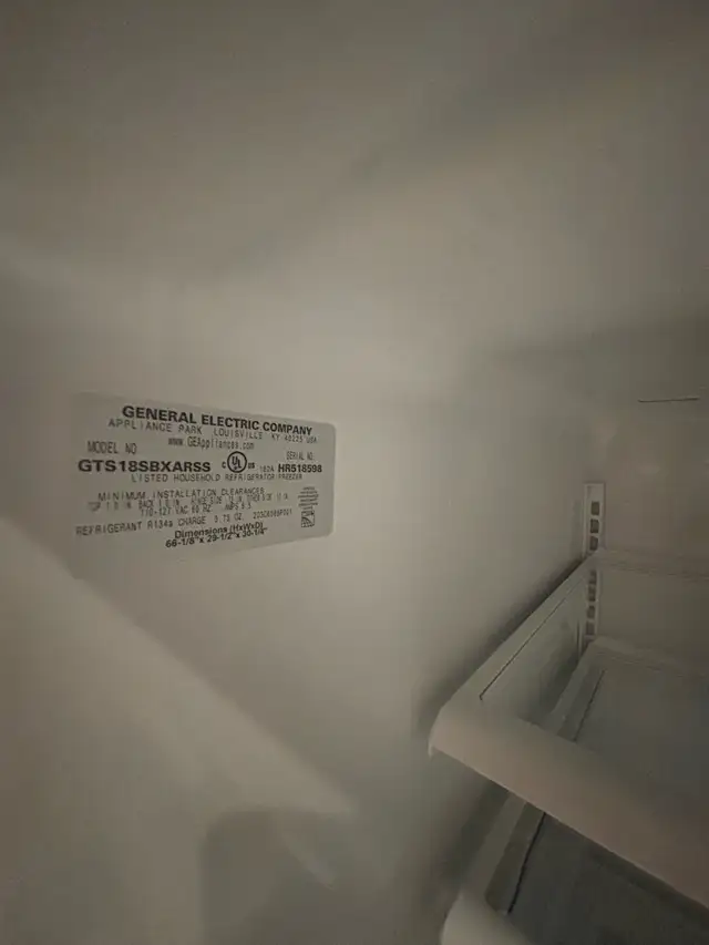 GE Stainless Steel Refrigerator in Refrigerators in City of Toronto - Image 5