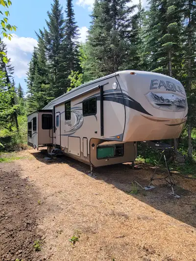 Jayco Eagle Premier fifth wheel trailer, barely used. 4 slideouts which provide tons of space. King...