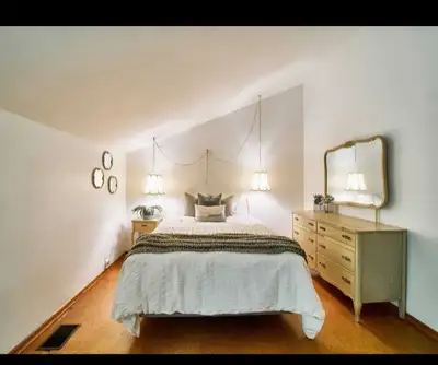 Spacious private room for couple on main floor for rent near Ellesmere and Orton Park, Scarborough....