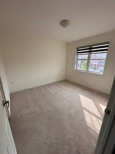 Private Spacious Room for Males Near Mount Pleasant GO