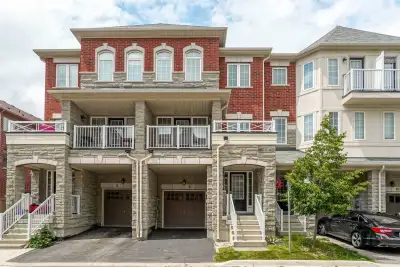 4 bedroom 3 Washroom townhome available to rent in Brampton in Heart lake east Available immediately...
