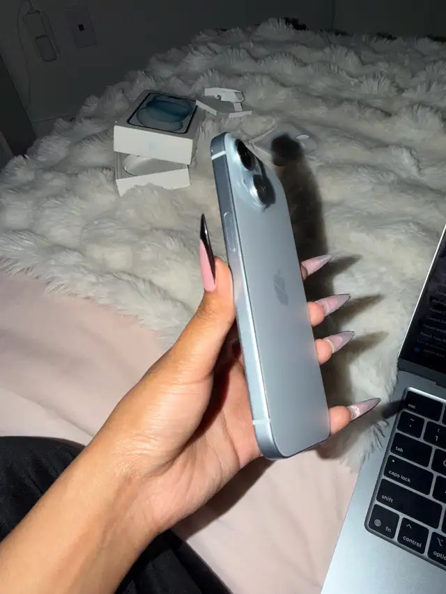 Apple iPhone 15 in Cell Phones in Delta/Surrey/Langley - Image 6