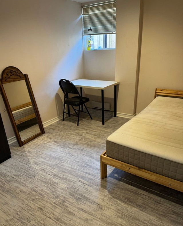 room for rent in Room Rentals & Roommates in Markham / York Region - Image 2