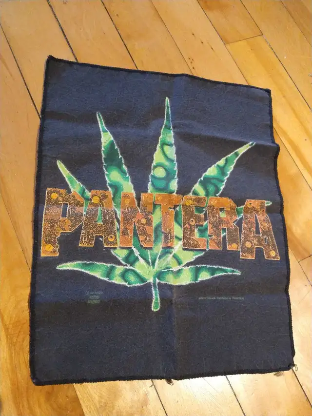 Pantera Badge