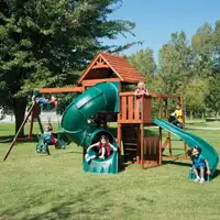 Playground / playhouse installation / Set up