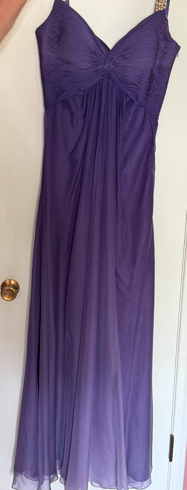 Gorgeous Grad/Bridesmaid Gown - Brand New Size 8-10 in Wedding in Victoria