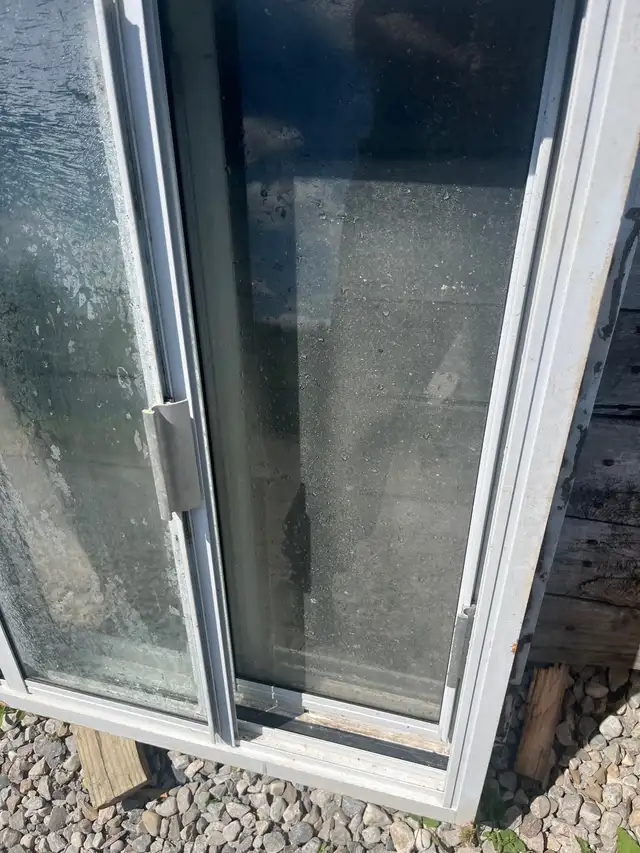 Used Aluminum Side Slider Window  in Windows, Doors & Trim in Oakville / Halton Region - Image 9
