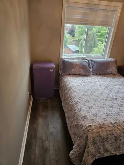 Room with private bathroom for rent in the town of Norwich. First and last required, female preferre...