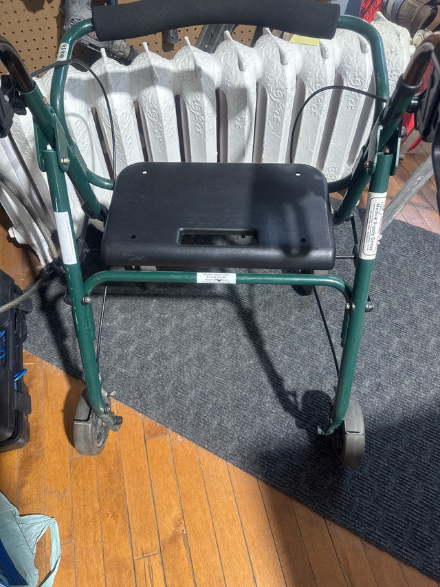 WALKER EVOLUTION MODEL SPRINT MINI CAP 225 LBS in Health & Special Needs in Calgary