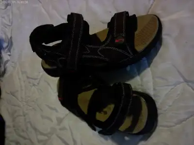 MEN'S SANDALS SIZE 11, View more