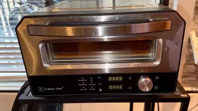 Stone fired pizza oven makes any tyoe pizza including thin crispy crust in about ten nins Only used...