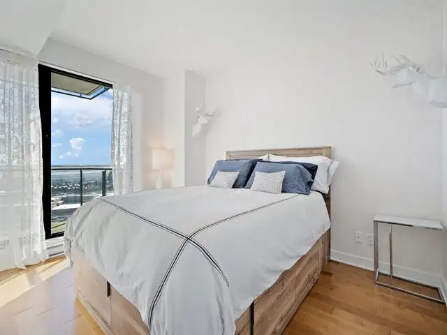 Magnifique 3 ½ + DEN Iles des Soeurs deux pas du REM $2450 in Long Term Rentals in City of Montréal - Image 4