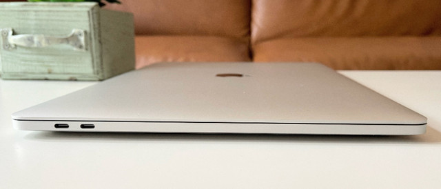 MacBook Pro (15-inch, TouchBar, 2018)    (i9, 16GB,    1TB) dans Portables  à Ville de Montréal - Image 4