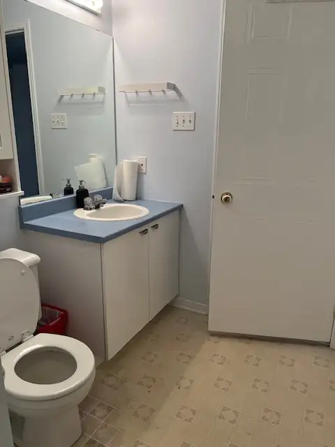Room for rent Aylmer - female only in Room Rentals & Roommates in Gatineau - Image 7