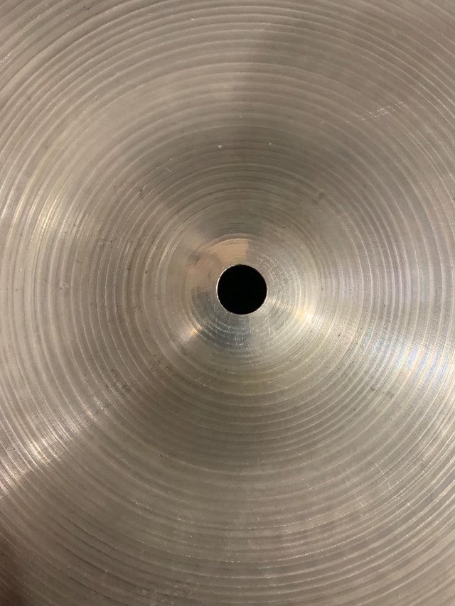 1960s Zildjian 14” Cymbal (1064g)  in Drums & Percussion in Regina - Image 3