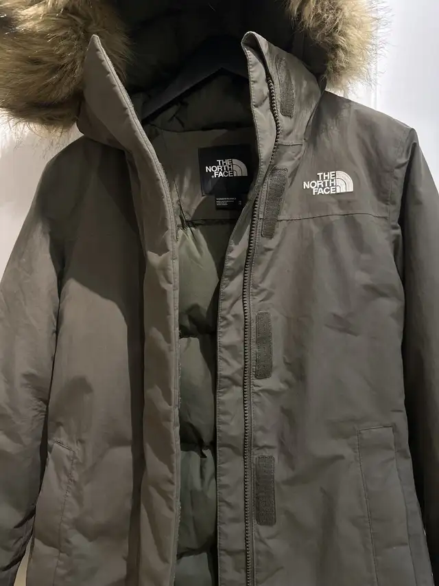 The North Face Women's Arctic Parka in Women's - Tops & Outerwear in City of Montréal - Image 5