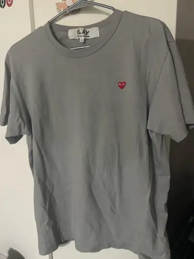 COMME DES GARÇONS PLAY (large red emblem T-shirt grey), View more