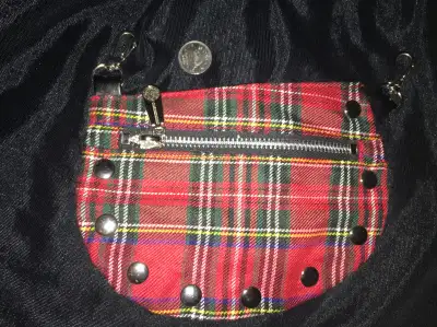 sacoche goth et pochette pour mettre à la ceinture, View more