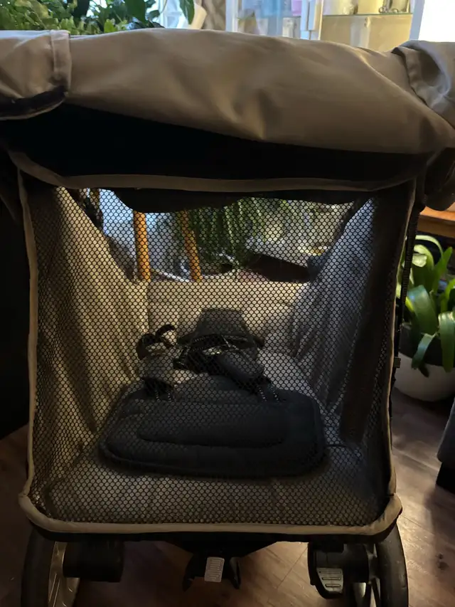 Britax Baby Stroller in Strollers, Carriers & Car Seats in Ottawa - Image 6